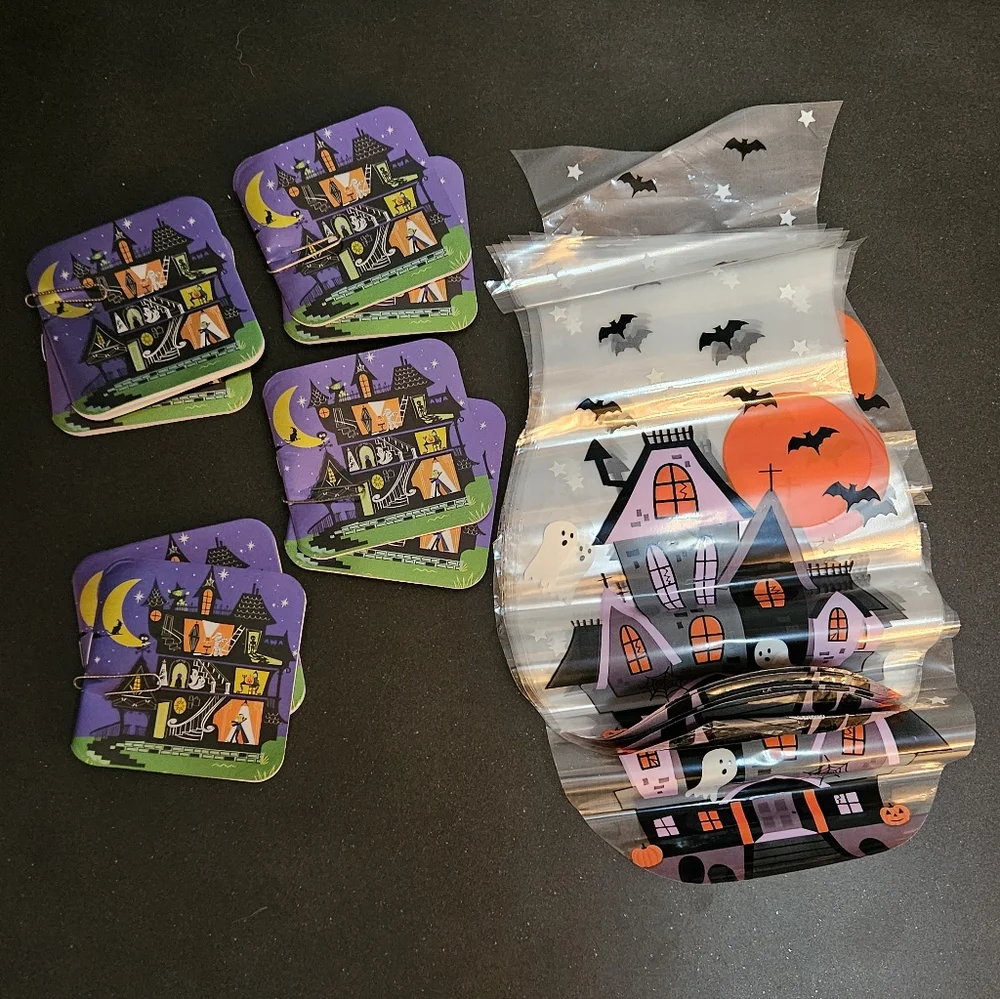 14 Halloween gift bags and 8 mini Halloween drawing books for kids